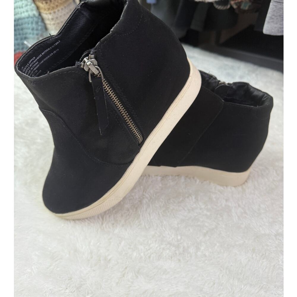 Universal Threads Suede Zip Booties Womens Size 7.5 Preloved